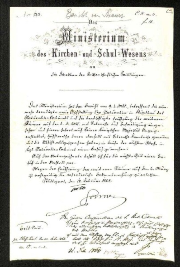 Ein altes Dokument mit einem schwarzen Hintergrund und einem Schwarz-Weiß-Bild einer Männerhandschrift, auf dem steht "Ministerium des Kirchen und Schul-Wesens".