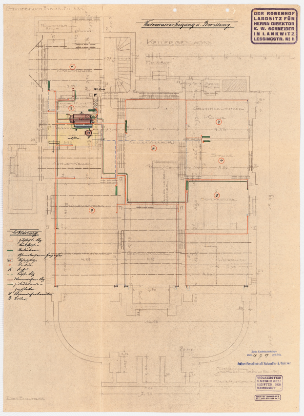 Ein detaillierter architektonischer Plan des Rosenhof-Krankenhauses in Hamburg, Deutschland, mit einem Gebäude mit zahlreichen Drähten und Texten, die das Layout einschließlich Räumen, Fluren und anderen Merkmalen beschreiben.