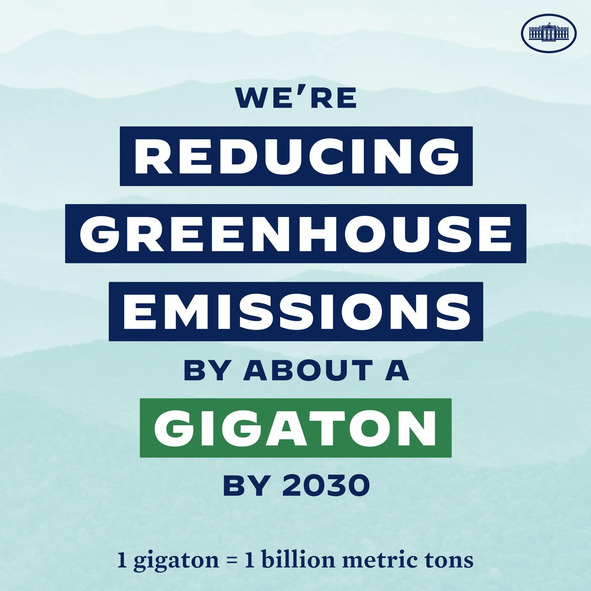 Plakat mit der Aufschrift "Wir reduzieren die Treibhausgasemissionen um etwa eine Gigatonne bis 2030" mit einem Logo, das für die Reduzierung von Treibhausgasen bis 2030 wirbt.