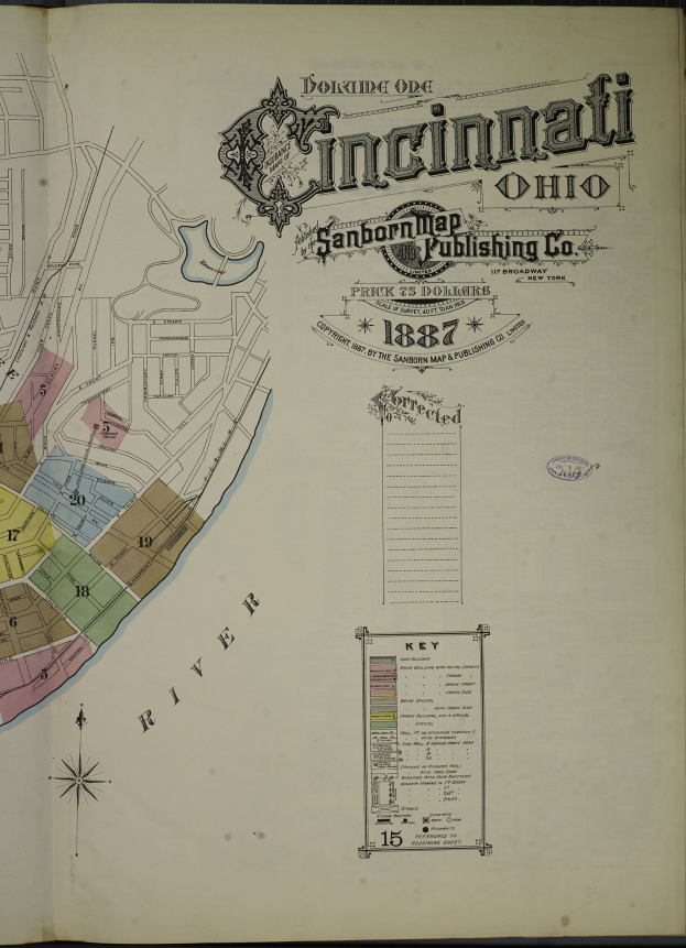 Offenes Buch mit detaillierter Karte von Cincinnati, Ohio, mit sichtbaren Straßen, Parks und Sehenswürdigkeiten sowie begleitendem Text mit Informationen zur Stadt.