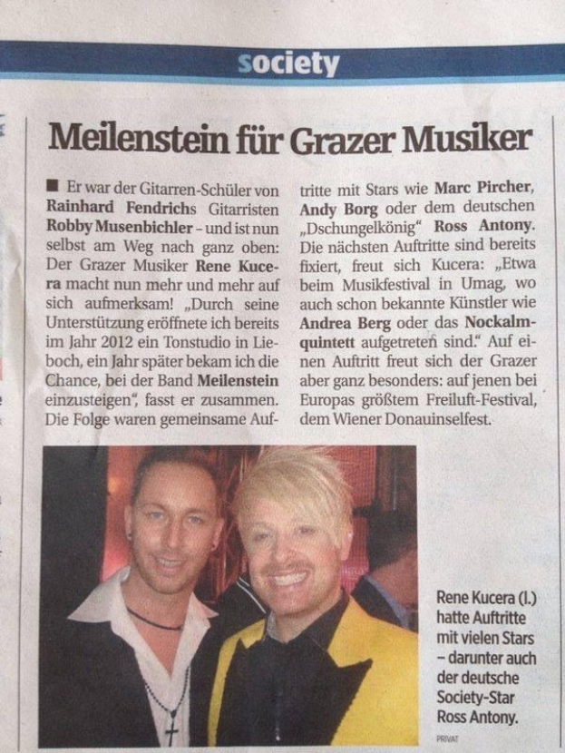 Zwei Männer in Anzügen lächeln in einer Zeitungsanzeige mit der Überschrift "Grazer Musiker" aus dem März 2012