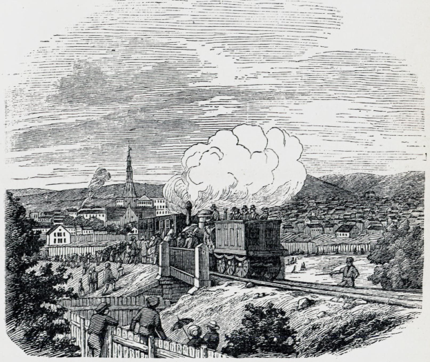 Schwarz-weiß-Zeichnung eines Zuges auf Schienen mit Menschen auf einer Brücke, Bäumen, Gebäuden, Hügeln und Rauch im Hintergrund, betitelt "The New York Railway" unten.