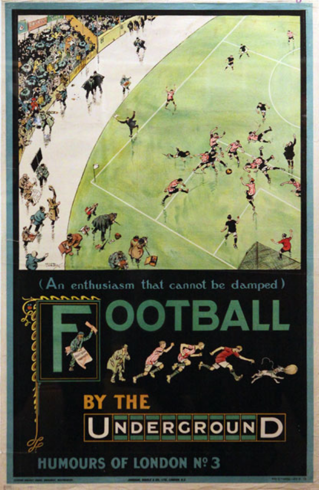 Ein Vintage-Plakat, das ein Fußballspiel bewirbt, mit dem Titel "Fußball in der U-Bahn - Londoner Humor Nr. 3", zeigt eine Zuschauermenge in einem Stadion.