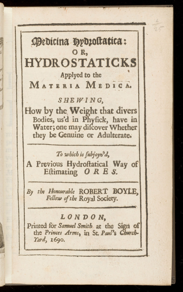 Offenes Buch mit schwarzem Hintergrund und weißem Papier, das den Titel "Medicina Hydrostatica oder Hydrostaticks angewendet auf die Materialmedizin" anzeigt.