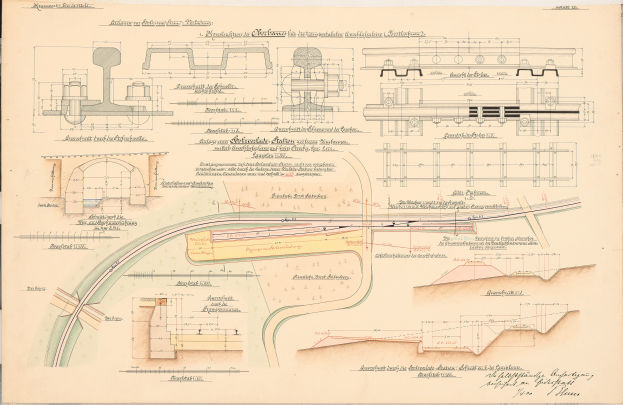 Ein altes Buch mit einer detaillierten Zeichnung einer Eisenbahnschiene, umgeben von Text und anderen Illustrationen, das einen Überblick über ein Eisenbahnnetz gibt.