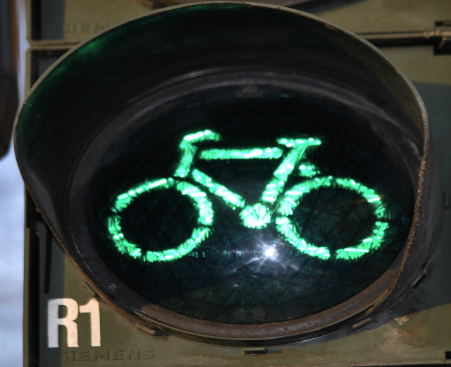 GER-DU: Ruhrort: Auto kollidiert mit Fahrradfahrer