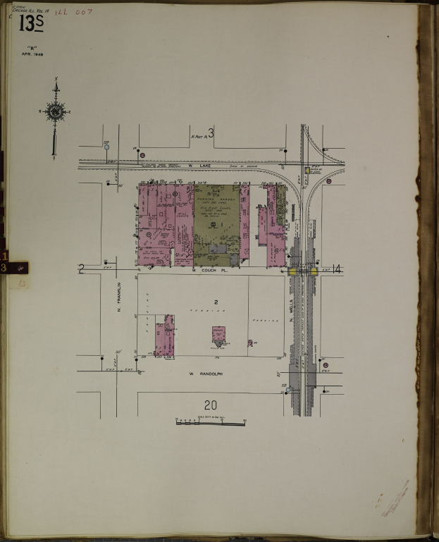 Ein aufgeschlagenes Buch mit einem detaillierten Stadtplan und Architekturplänen sowie begleitendem Text.