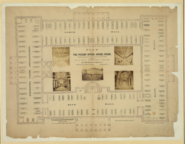 Schwarzes und weißes architektonisches Grundrissbild des Patentamts-Modellraums im Kapitolsgebäude der Vereinigten Staaten, das Raumaufteilungen, Fenster- und Türpositionen sowie Abmessungen zeigt.