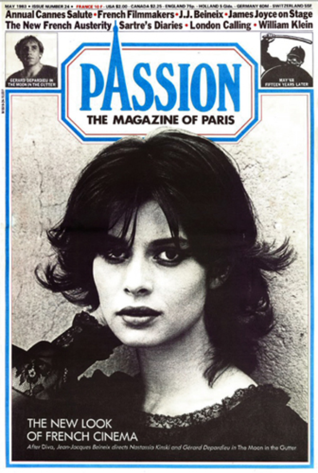 Ein Plakat mit einer Frau mit einem menschlichen Gesicht auf dem Cover von Passion Magazine aus Paris, mit Text, der das Magazin und seinen Inhalt beschreibt.