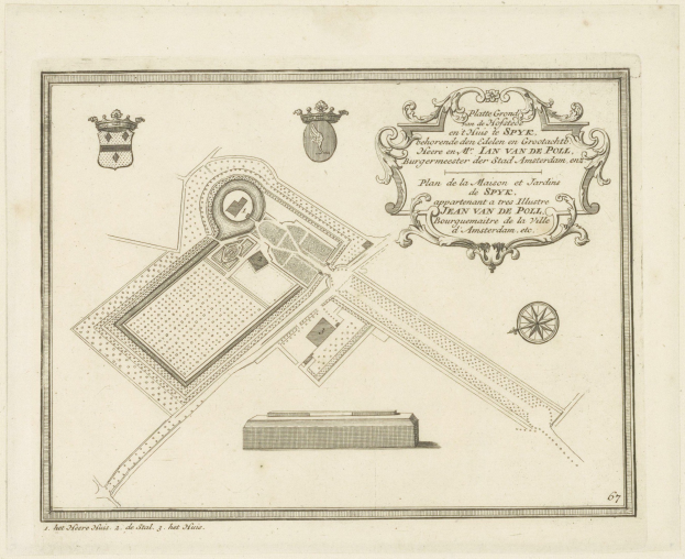 Detailreiche Papierstadtkarte mit beschrifteten Straßen, Gebäuden, Sehenswürdigkeiten und zusätzlichen Textinformationen.
