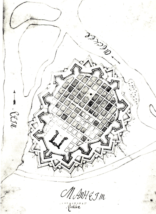 Schwarze und weiße Stadtkarte mit einem zentralen Platz, begleitet von beschreibendem Text, der das Stadtlayout und die Merkmale beschreibt.