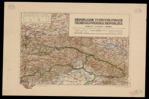 Detailiertes altes Kartenbild der Tschechoslowakischen Republik auf schwarzem Hintergrund, das Straßen, Städte und geografische Merkmale mit beschriftetem Text zeigt.