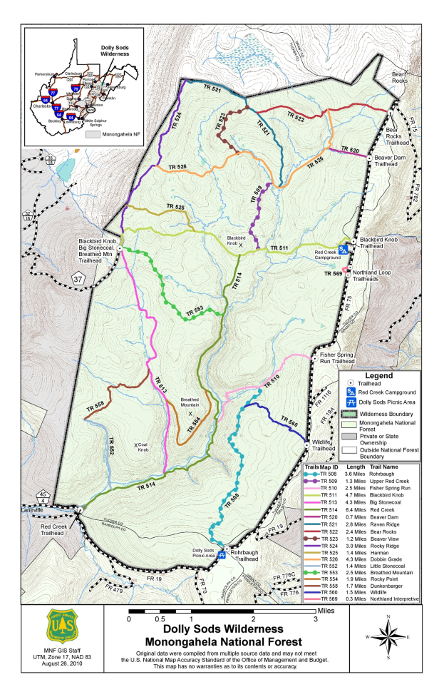 Ein detailliertes Poster mit einer Karte von Dolly Sods Wilderness im Monongahela National Forest, das Wanderwege, Sehenswürdigkeiten und die umliegende Gegend zeigt, sowie zusätzliche Textinformationen zum Wanderweg.