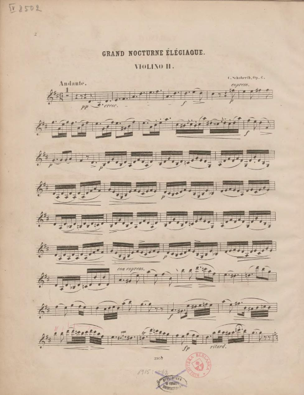 Ein altes Buch mit einem Notenblatt mit der Aufschrift "Grand Nocturne Élégique Violino II", das musikalische Symbole und einen Stempel am unteren Rand enthält.